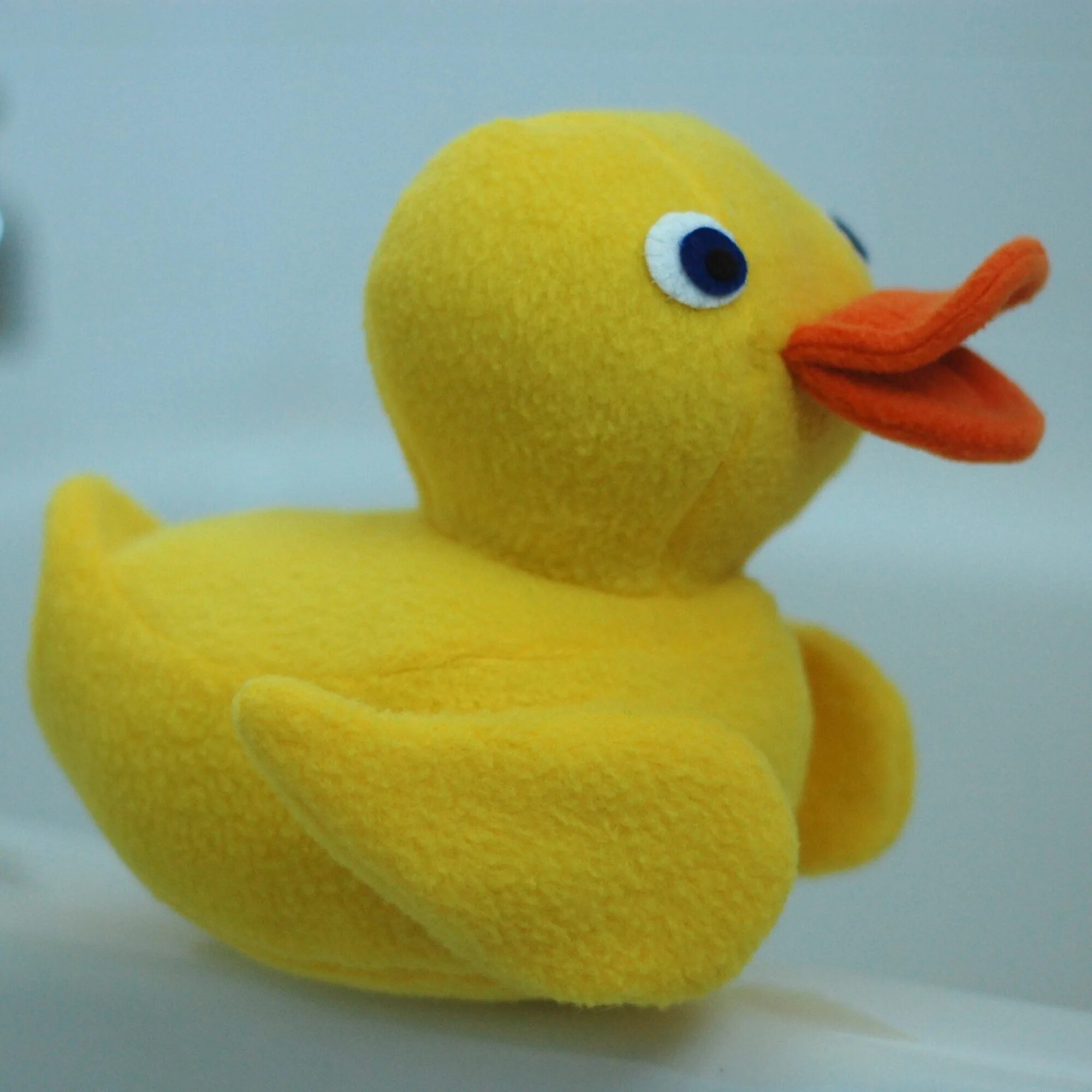 Пошив игрушки уточка своими руками для декора Plush Rubber Duck - whileshenaps.com