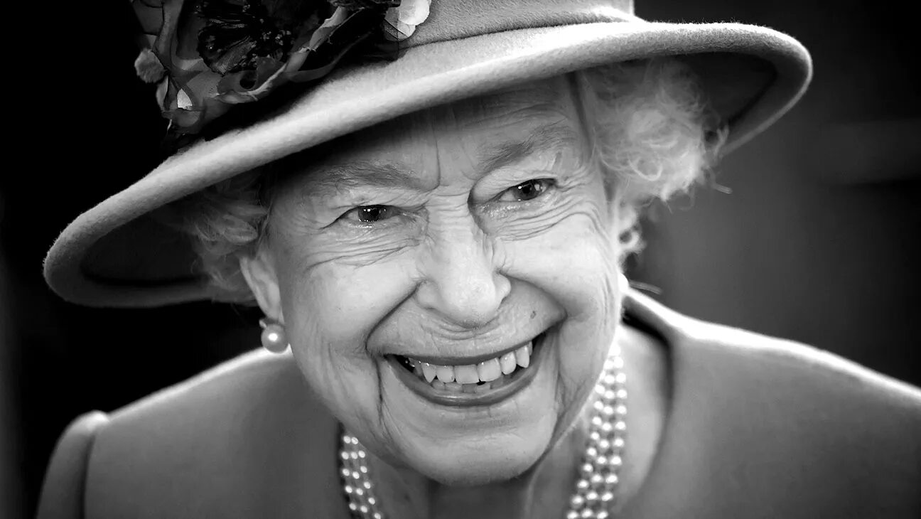 После фото королевы Queen Elizabeth State Funeral: World Tunes In to Say Goodbye