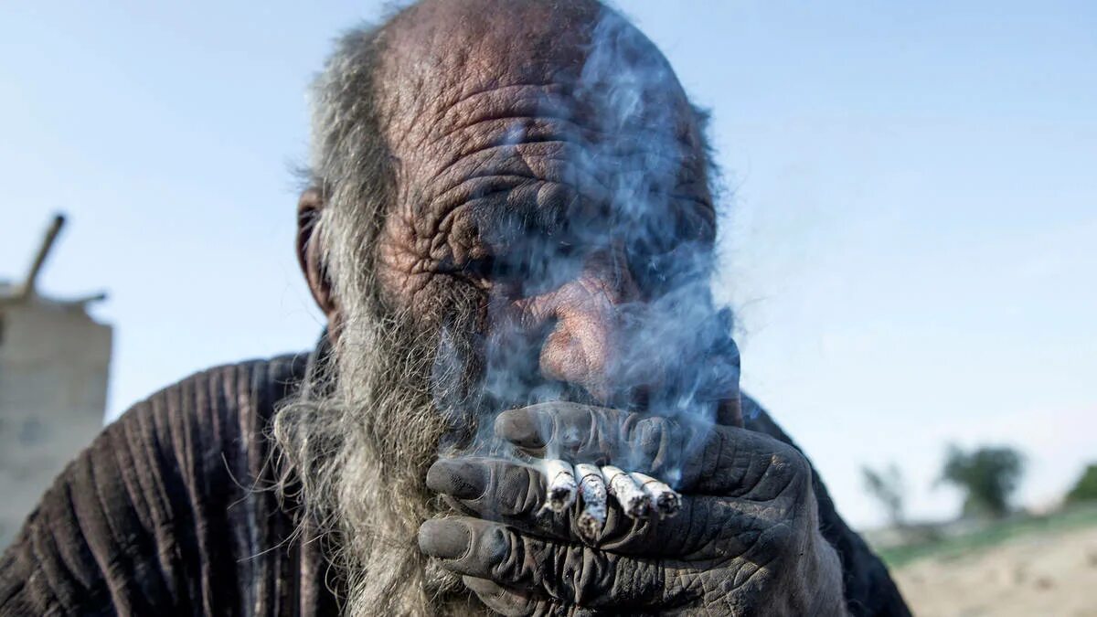 Последнее фото человека на земле World's dirtiest man' who 'smoked dung' and 'ate roadkill' dies aged 94 after ta