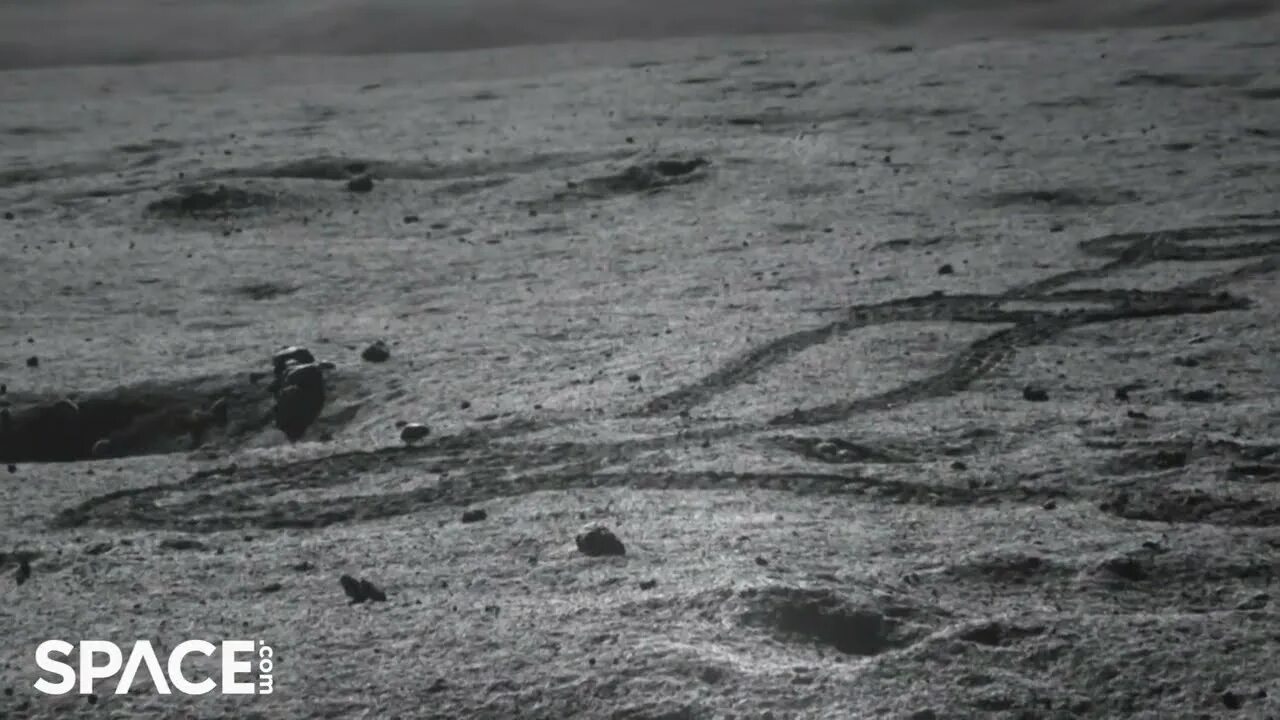 Последнее фото луны China's Yutu-2 rover captures new images of moon's far side - YouTube