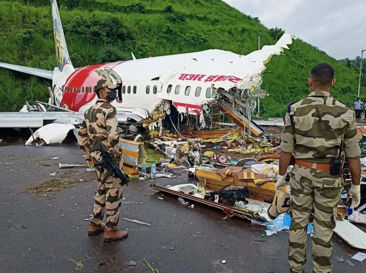 Последние фото самолета Crash of a Boeing 737-8HG in Kozhikode: 21 killed Bureau of Aircraft Accidents A