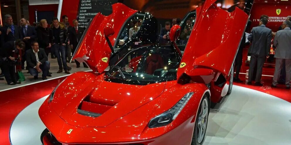 Последние модели машин фото Ferrari начнут продавать за криптовалюту: Новости