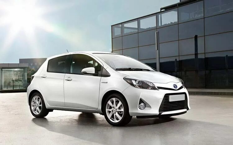 Последние модели тойоты фото Прокат автомобиля Toyota Yaris в Крыму Аренда авто Тойота Ярис без водителя