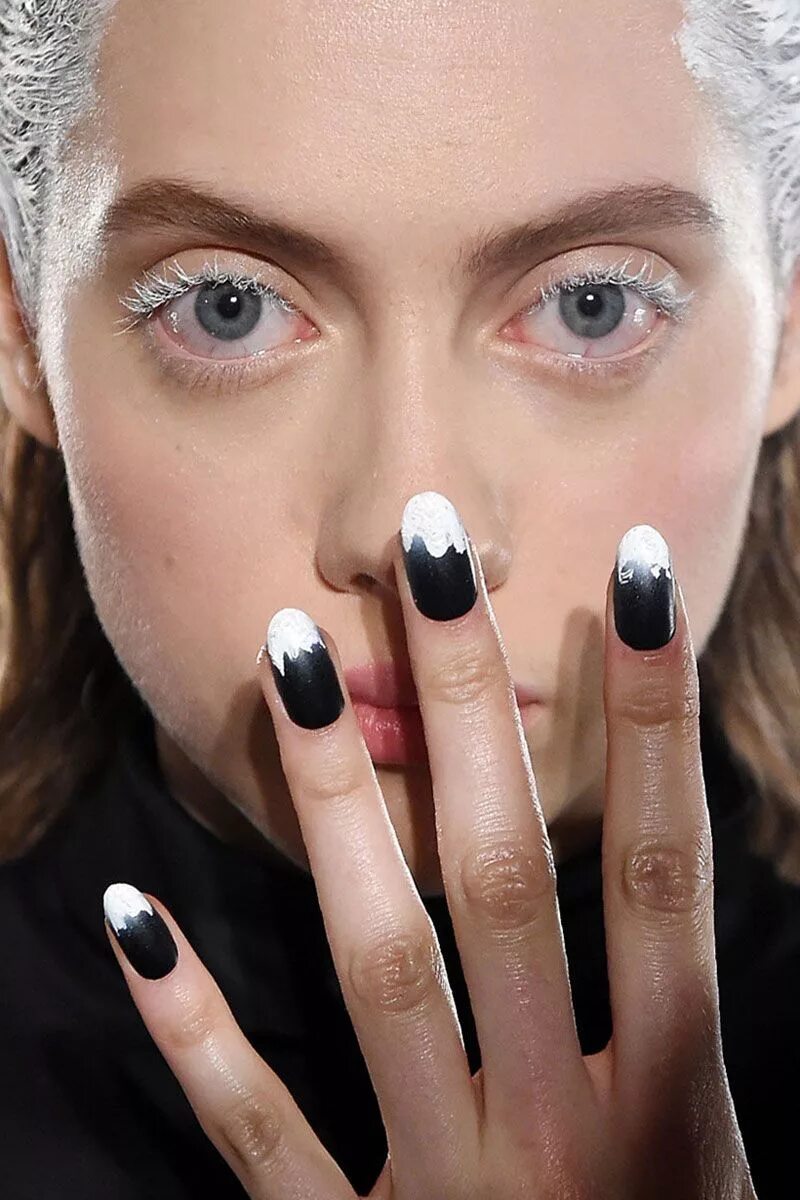 Последние модный маникюр The 19 Best Nail Looks From NYFW Fall 2016 Nail trends, Fun nails, Fake nails de