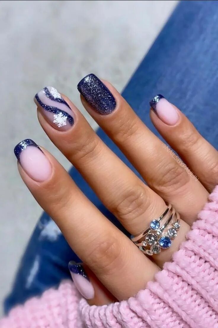 Последние новинки маникюра 2024 фото 24 Festive Christmas Nails for a Show-Stopping Holiday Mani Blue nails, Holiday 