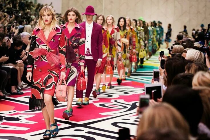 Последний мода женский MIKE KAGEE FASHION BLOG: BURBERRY SPRING/SUMMER 2015 WOMENSWEAR SHOW BACKST... F