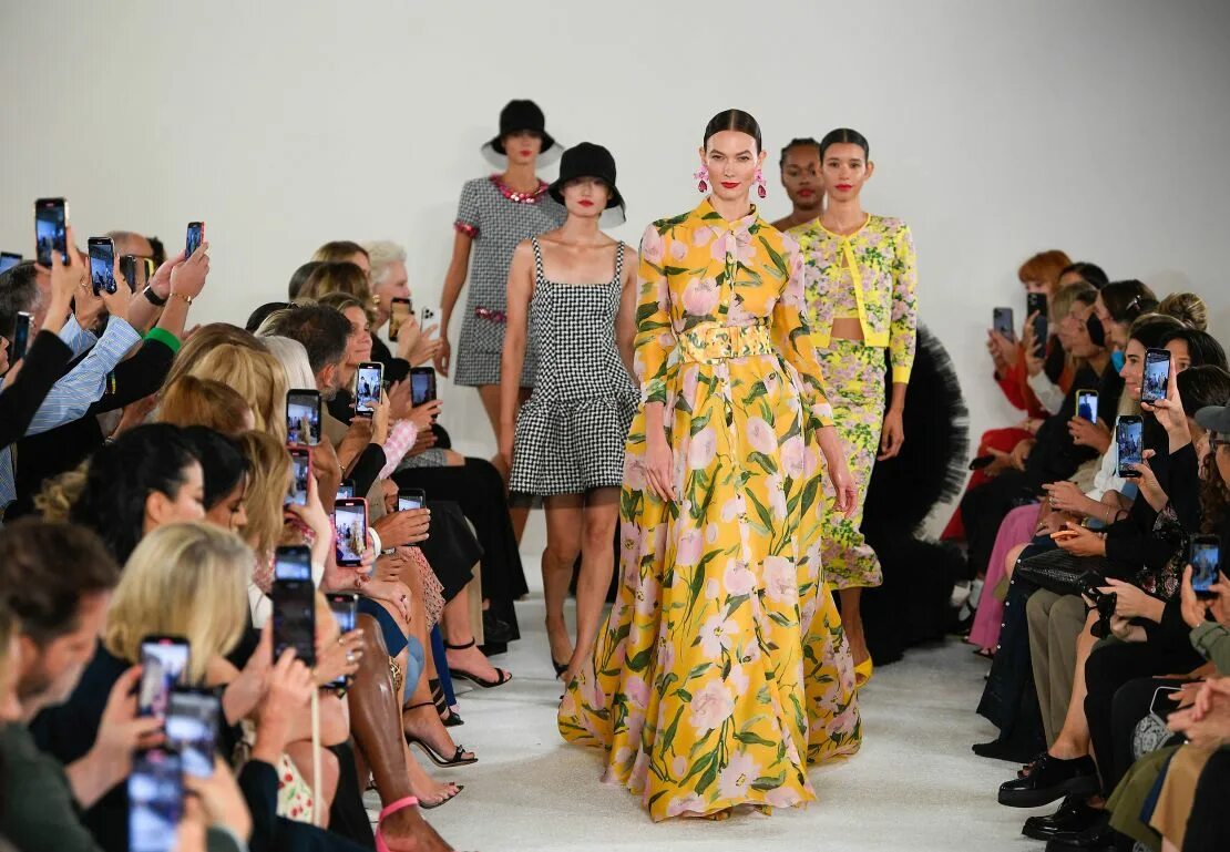 Последний показ мод 2024 женский New York Fashion Week: Highlights from the Spring-Summer 2023 shows CNN