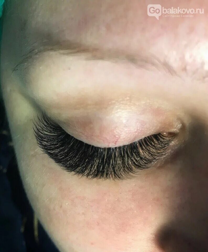 Beauty expert issues warning after woman’s eyelash extensions cause her real one