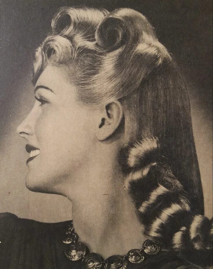 Послевоенные прически женские 1940s Hairdo 1940s hairstyles, Vintage hairstyles, Womens hairstyles