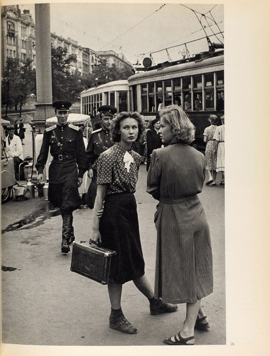 Послевоенный ссср фото Картье-Брессон, А. Люди Москвы. People of Moscow. На англ. яз.. Нью-Йорк: ... Ау