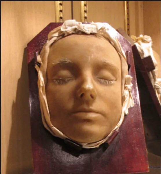 Посмертный макияж Unmasking the Dead: 10 Eerie and Infamous Death Masks - History Collection