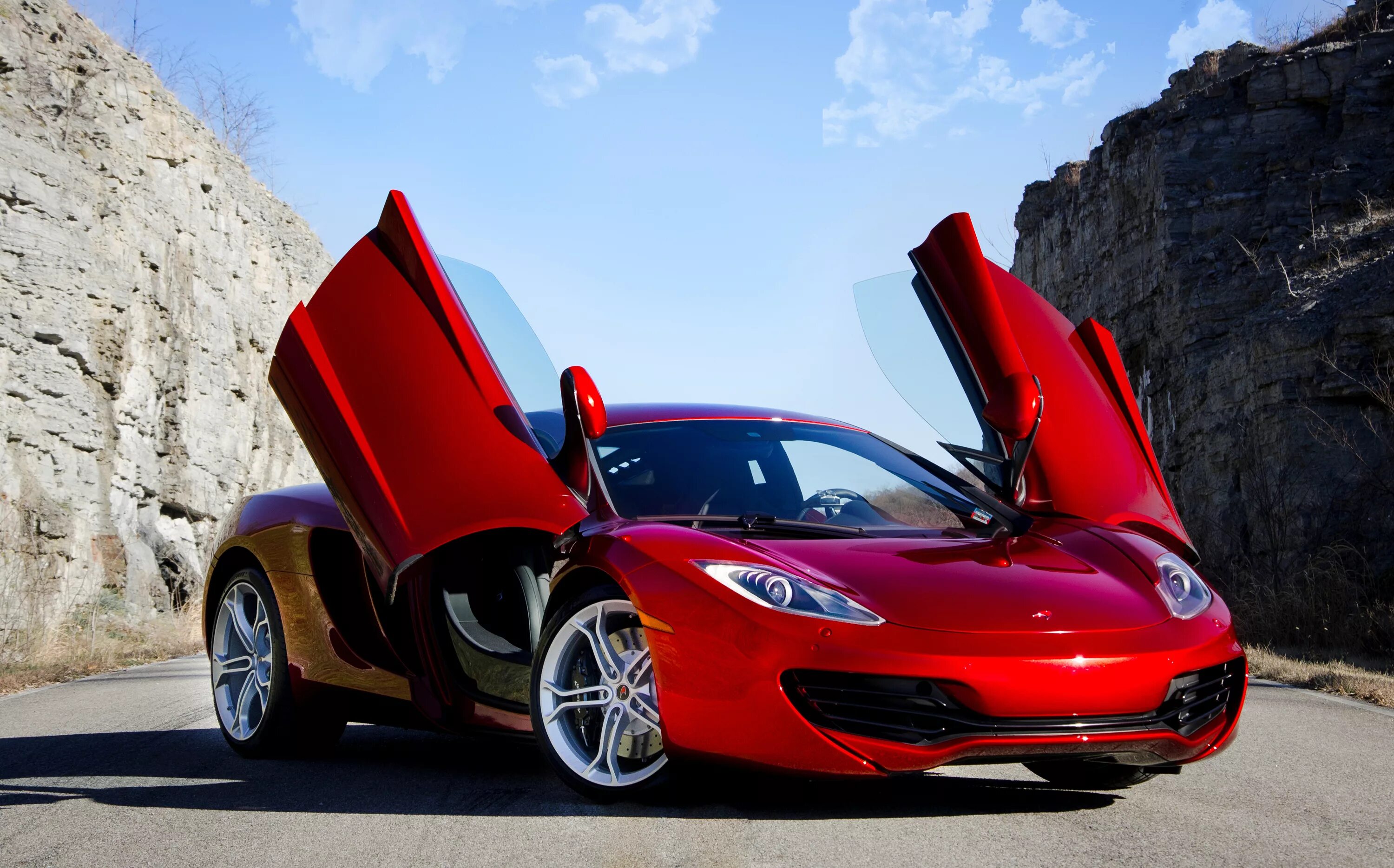 Посмотреть фото машины Скачать обои красный, суперкар, red, supercar, sky, макларен, mp4-12c, Mclaren, 