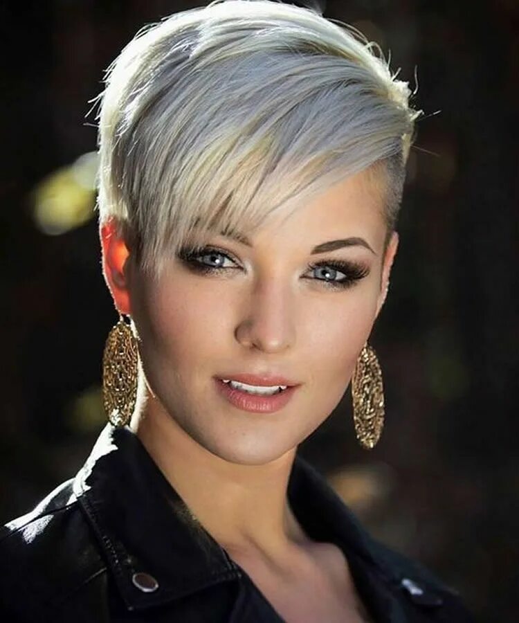 Посмотреть фото стрижки короткие женские Straight short haircut layered hairstyle Short hair styles, Stylish short hair, 