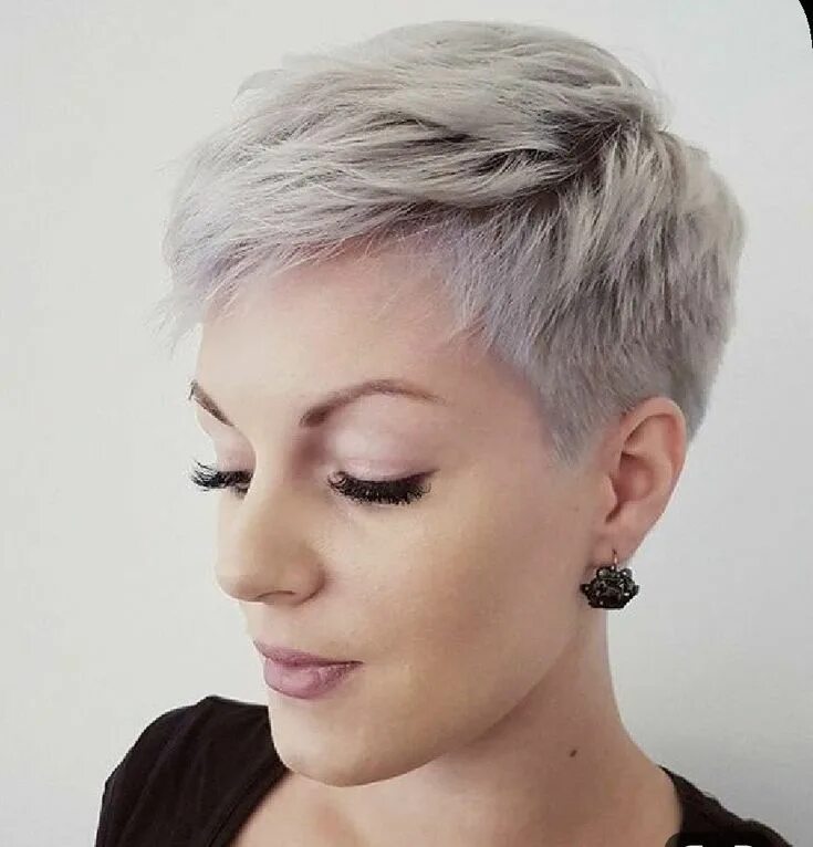 Посмотреть фото стрижки короткие женские Pin von Anita van Lieshout-Jansen auf Korte bob/Langere pixie Frisuren kurze gra