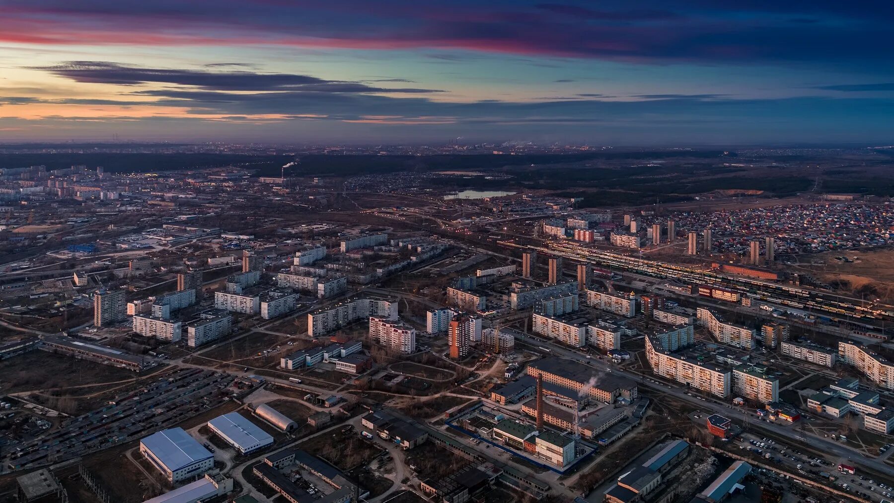 Посмотреть фото тольятти Вечерний Тольятти с высоты. Часть 2. Центральный и Комсомольский район. Ноябрь 2