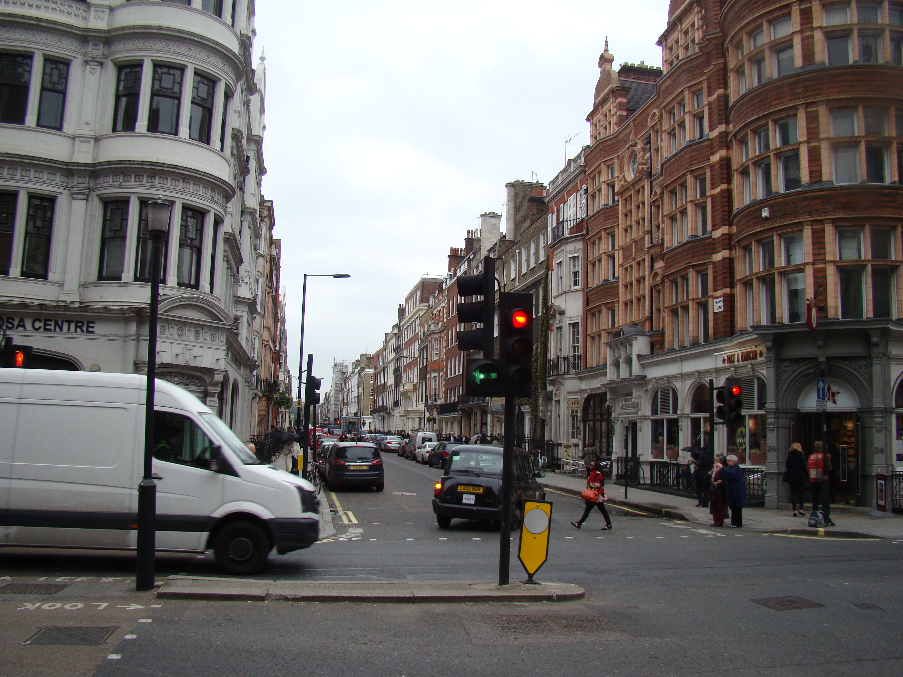 Посмотреть фото улицы File:View up Wimpole Street from Wigmore Street - geograph.org.uk - 2929433.jpg 