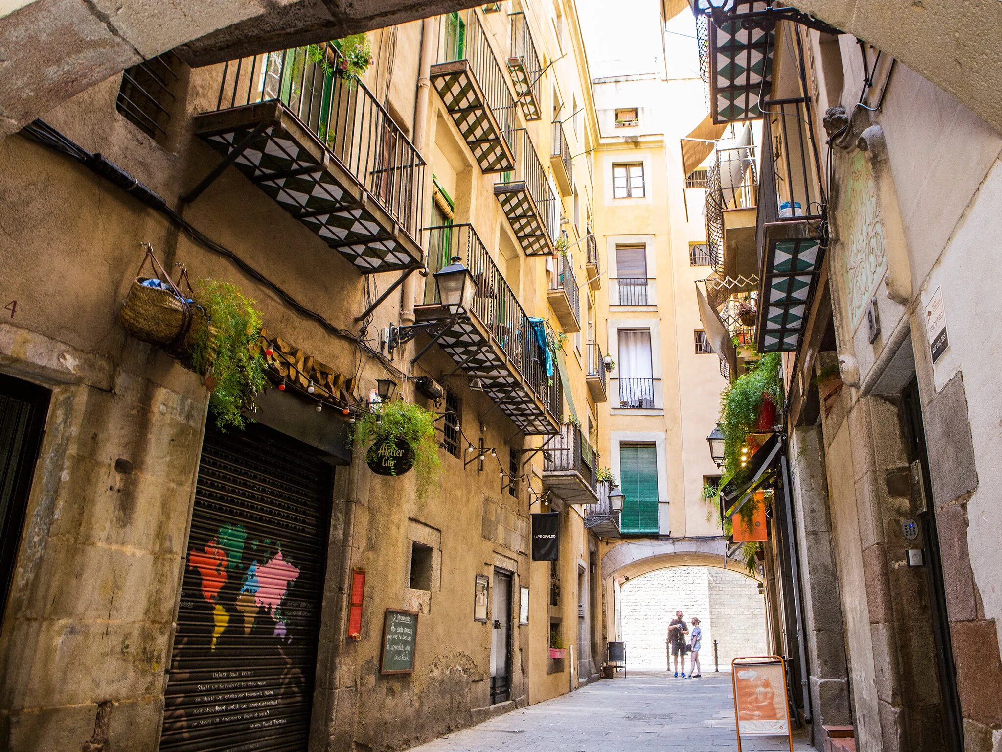 Посмотреть фото улицы Discover Barcelona Through the City's Most Beautiful Streets