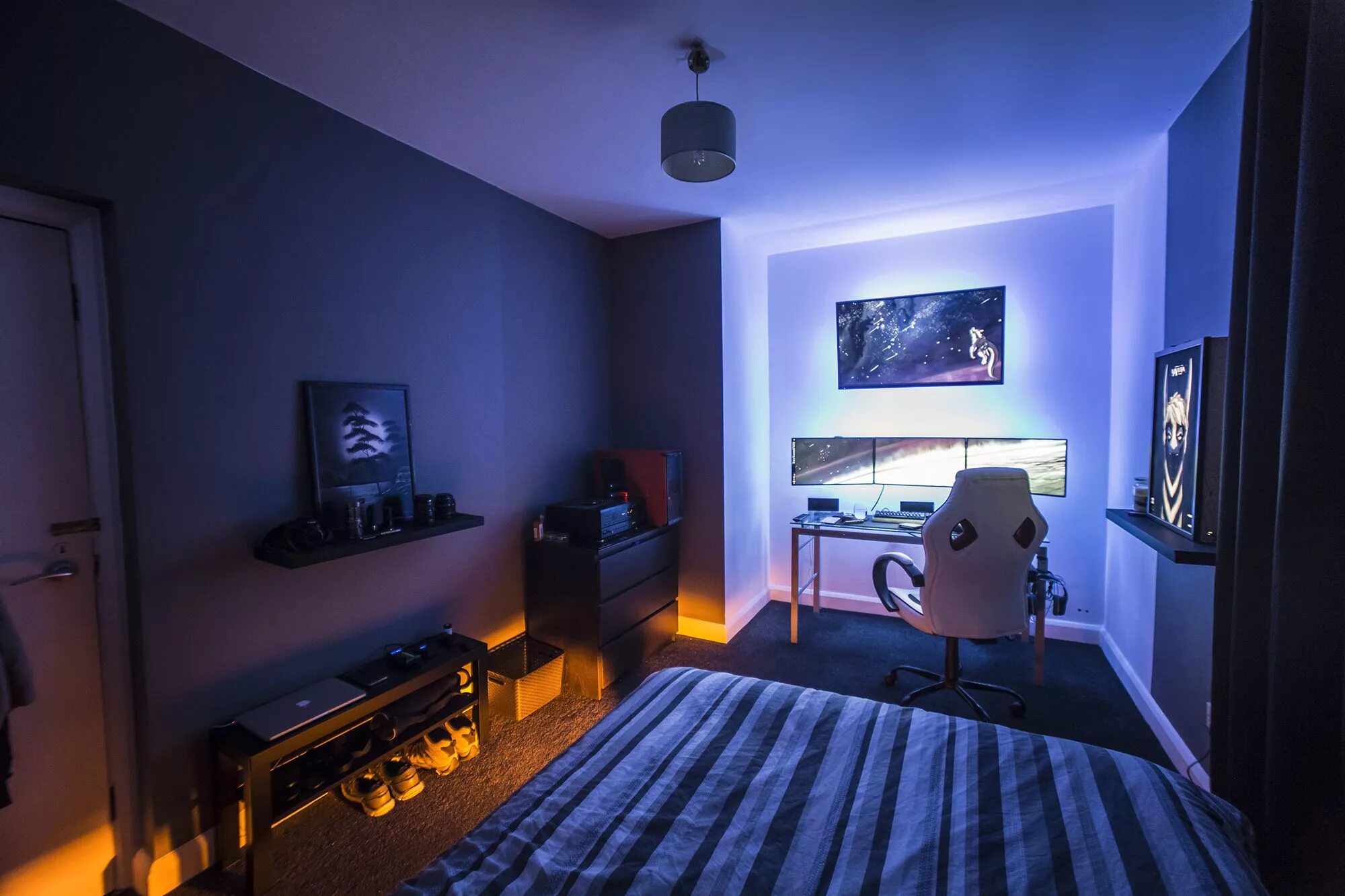 Посмотреть интерьер комнаты Finally built my dream photography/editing room Bedroom setup, Game room design,