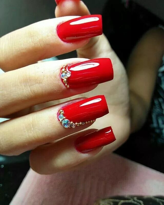 Посмотреть красный маникюр Pin by Lucy mololina on mi diario Rhinestone nails, Red nails, Red nails glitter