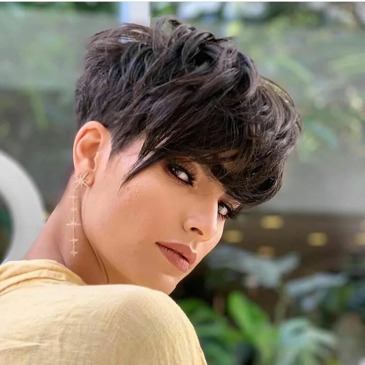 Посмотреть модные стрижки Top 40 Black Pixie Cuts Pixie haircut styles, Stylish short haircuts, Short hair