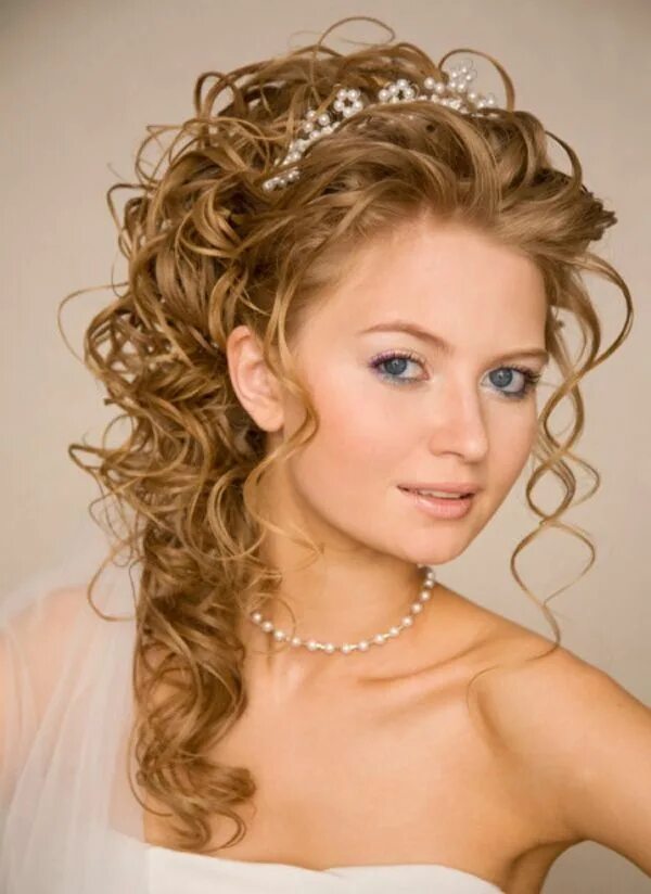 Посмотреть прически фото Image result for kechki oqshom soch turmaklari Medium hair styles, Long curly ha