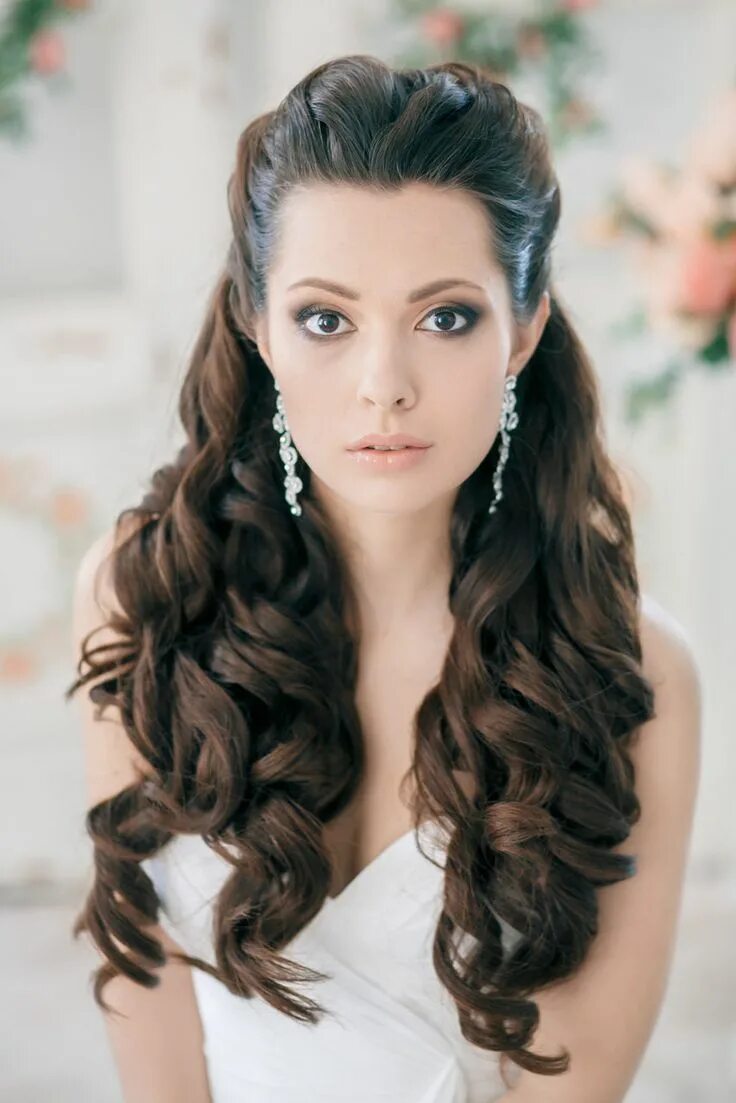 Посмотреть прически на длинные волосы Long hair styles, Wavy wedding hair, Wedding hair inspiration