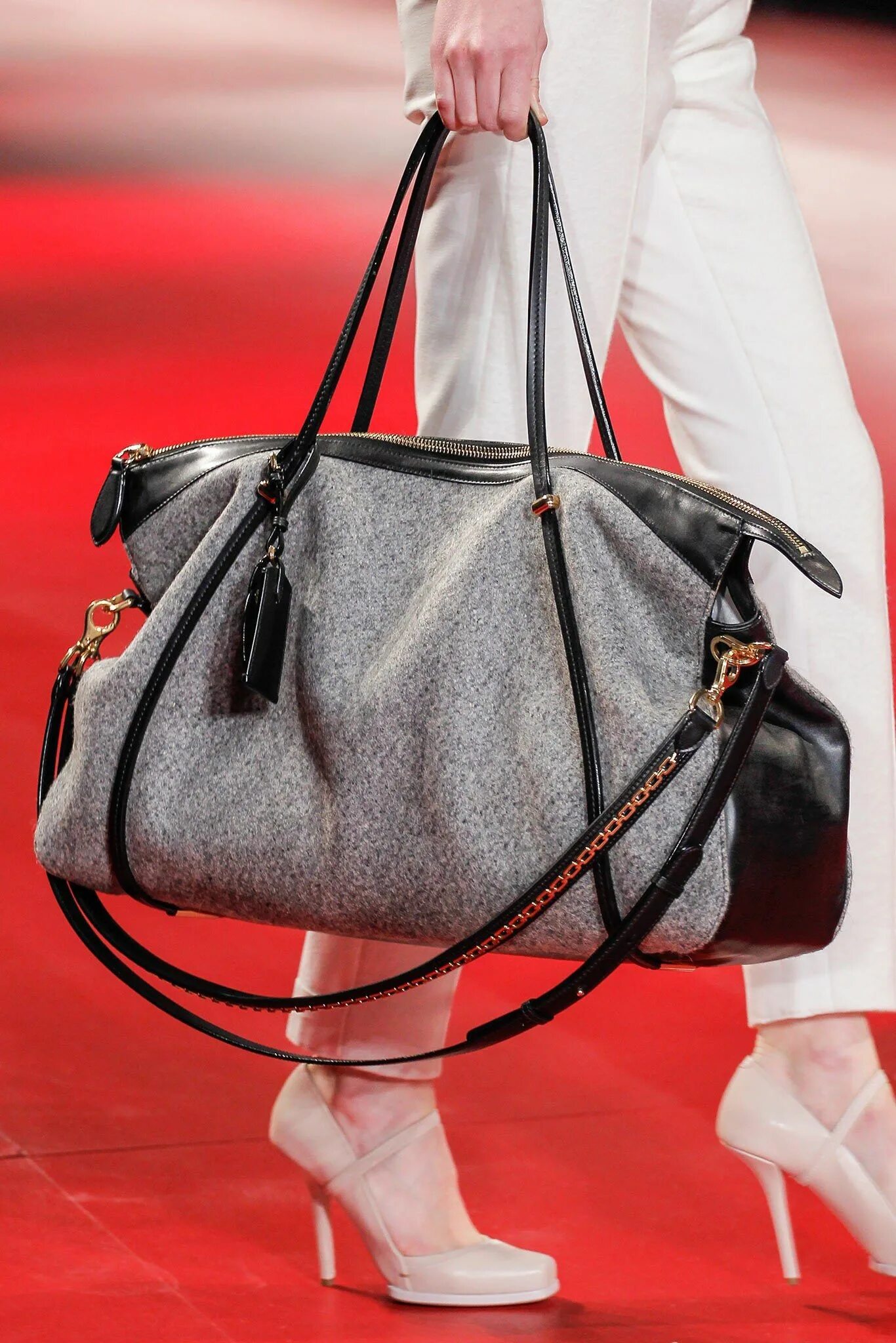 Посмотреть сумки фото Nina Ricci Fall 2013 Ready-to-Wear Fashion Show Bags, Nina ricci, Duffel bag tra