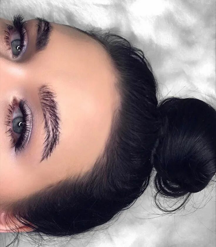 Пост к фото наращивание ресниц Feather Brow Trend - Eyebrow Trends Eyebrow trends, Feather brows, Eyebrows