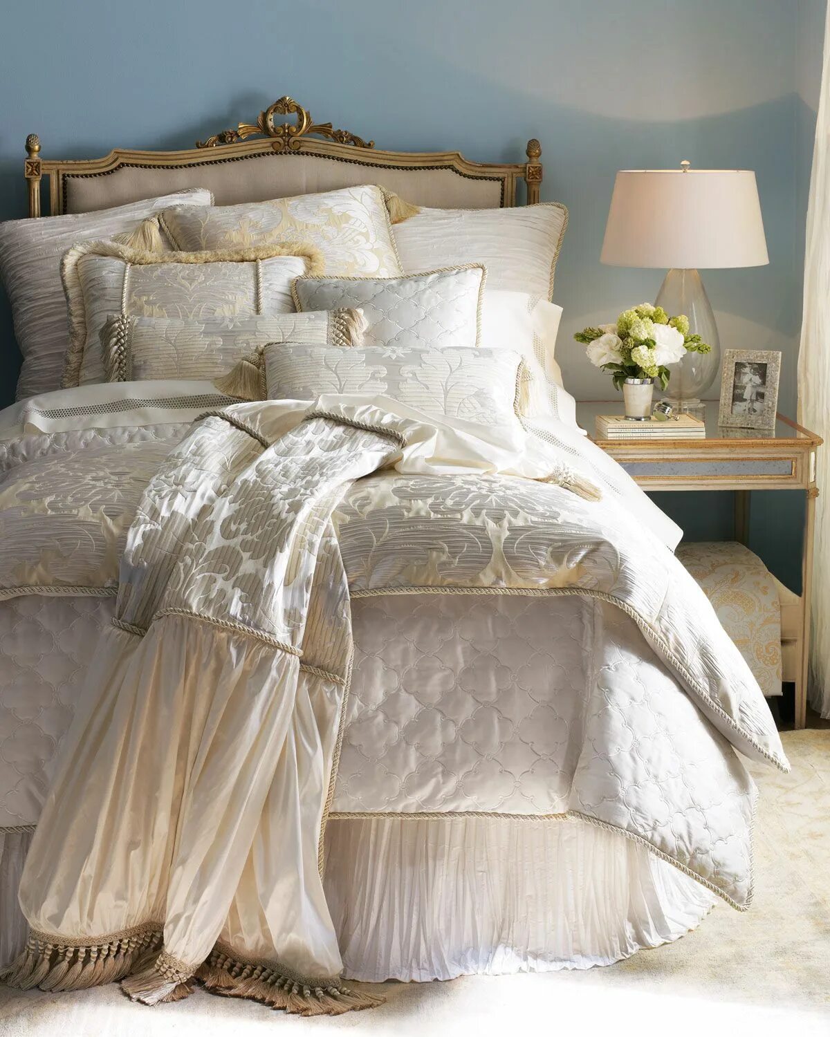 Постельное белье в интерьере спальни фото Luxury is... a new bed Il lusso è... un nuovo letto ... Letti di lusso, Decorazi