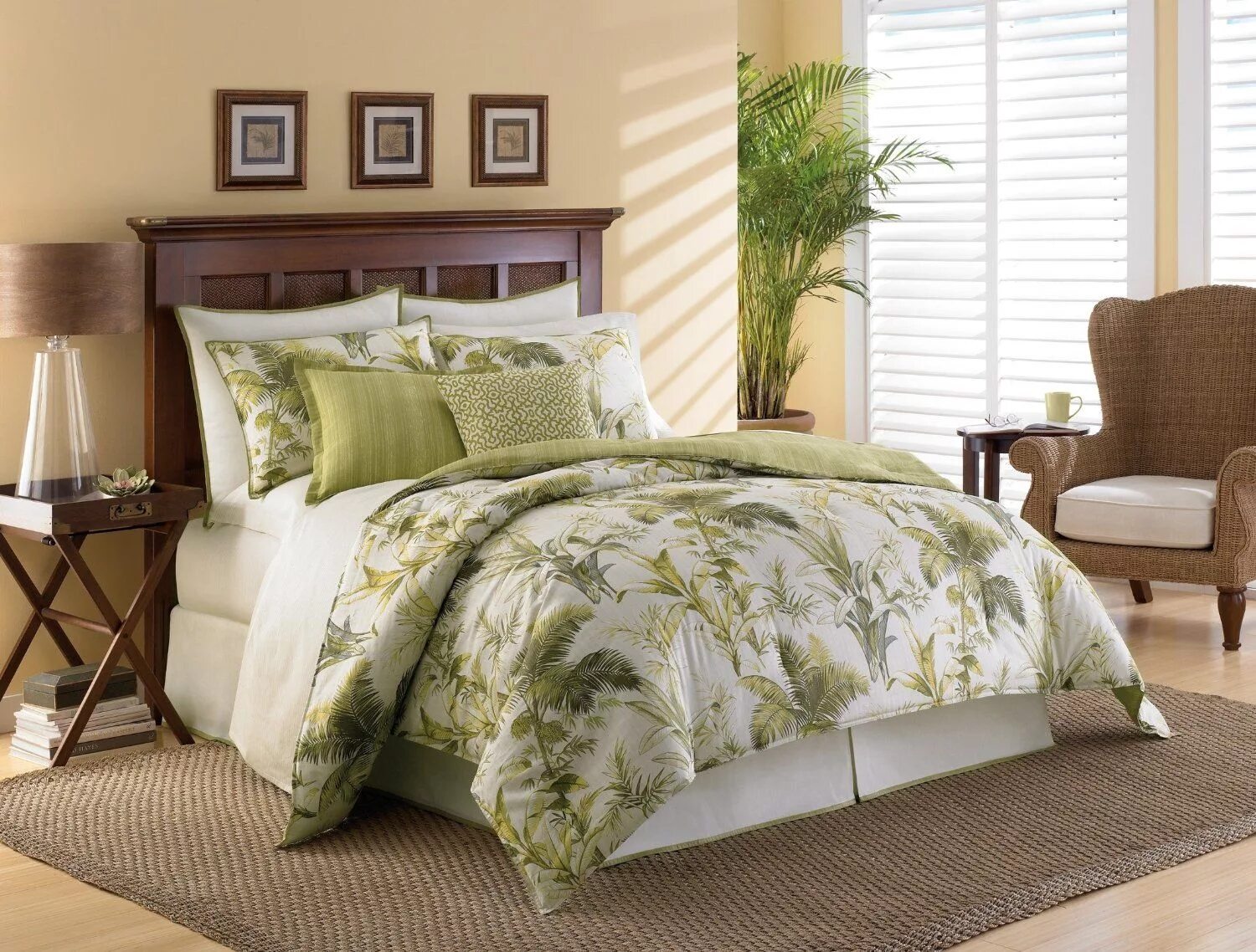 Постельное белье в интерьере спальни фото Tommy Bahama Island Botanical Comforter Set Bedroom comforter sets, Bedroom inte