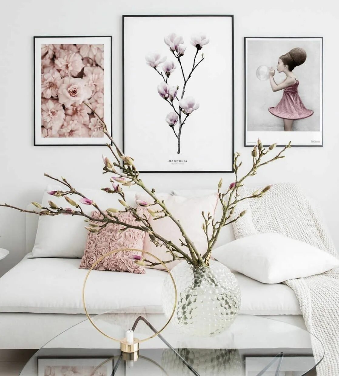 Постеры цветов на стену для интерьера Billedvæg lyserøde blomster sorte metalrammer - Posterstore.dk Gallery wall insp