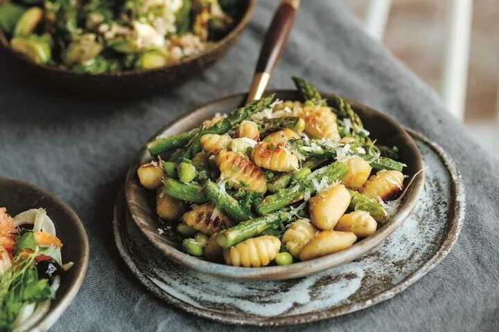 Постное блюдо фото Hetty McKinnon's hearty vegetarian dishes Vegetarian dishes, Gnocchi, Gnocchi re