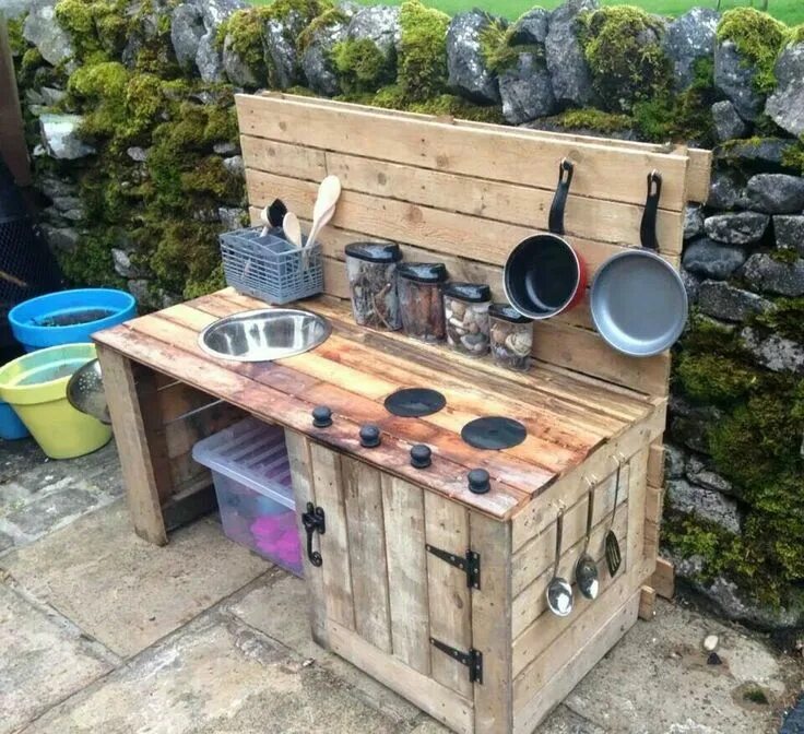 Построить кухню на даче своими руками Mud kitchen Вторичное использование поддонов, Садовая мебель из поддонов, Уличны