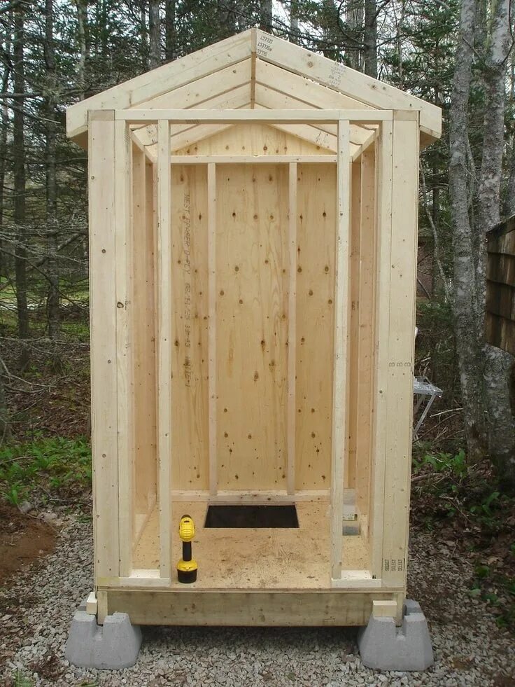 Построить туалет на даче фото Как построить деревянный туалет на даче Building an outhouse, Outhouse plans, Ou