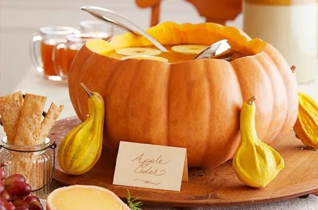 Посуда из тыквы фото 11 Brilliant Ways to Use Pumpkins at a Halloween Party Pumpkin bowls, Halloween 