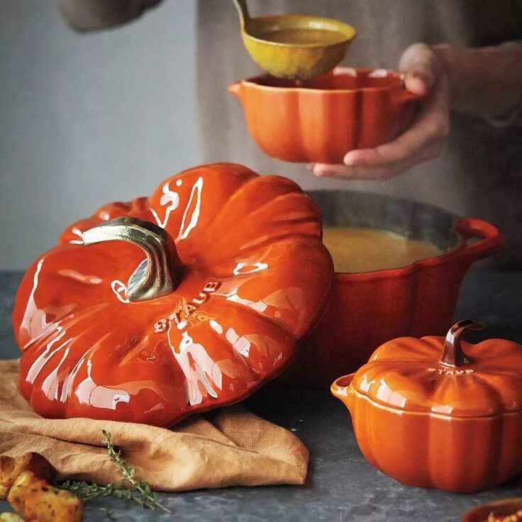 Посуда из тыквы фото Staub Pumpkin Dutch Oven, 3.5 qt. Sur La Table Pumpkin, Fall thanksgiving decor,