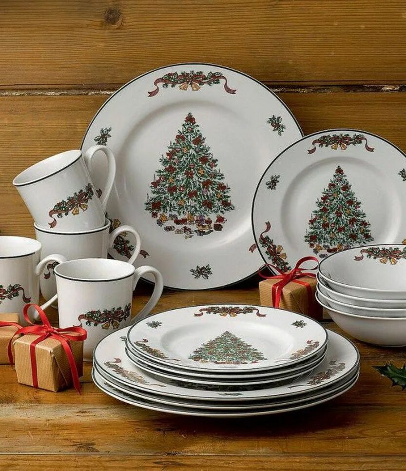 Посуда с новогодним декором 57 Beautiful Christmas Dinnerware Sets Christmas dinner set, Christmas dinnerwar