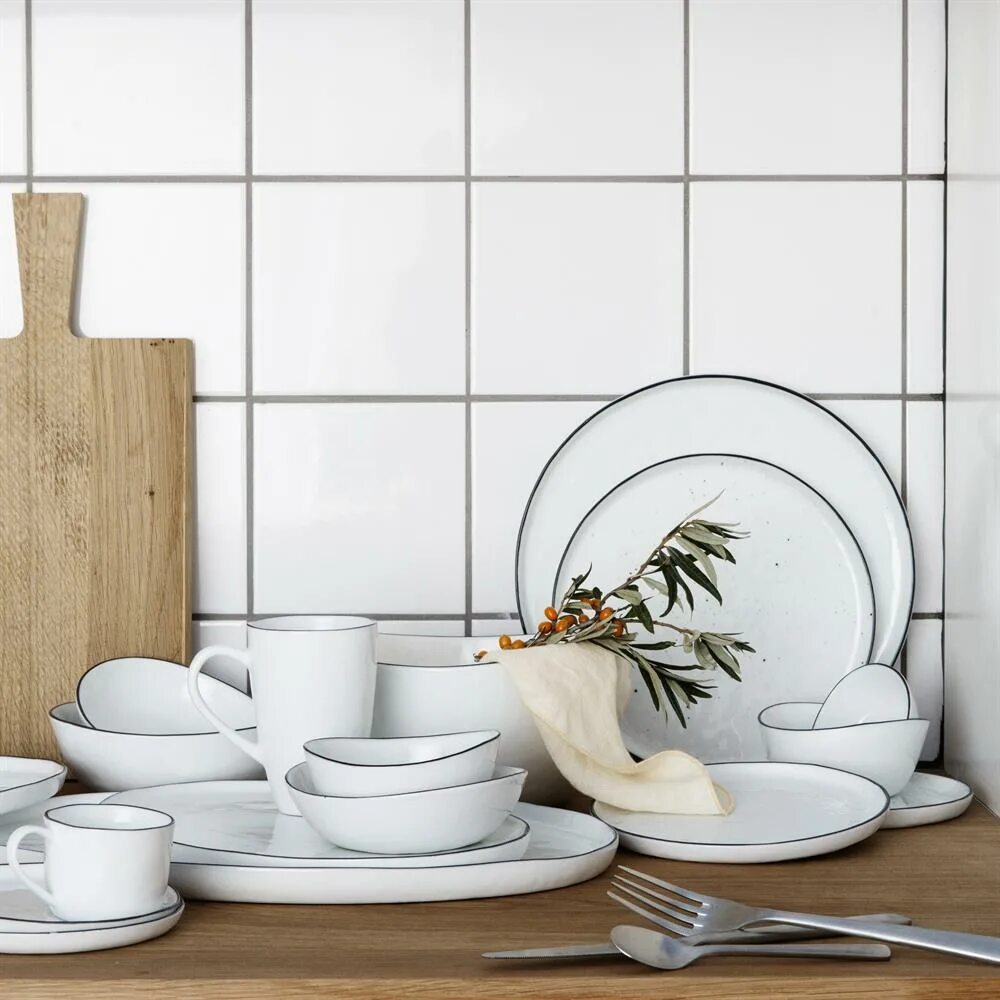 Посуда в интерьере кухни Salt plate without dots from Broste Copenhagen - NordicNest.com