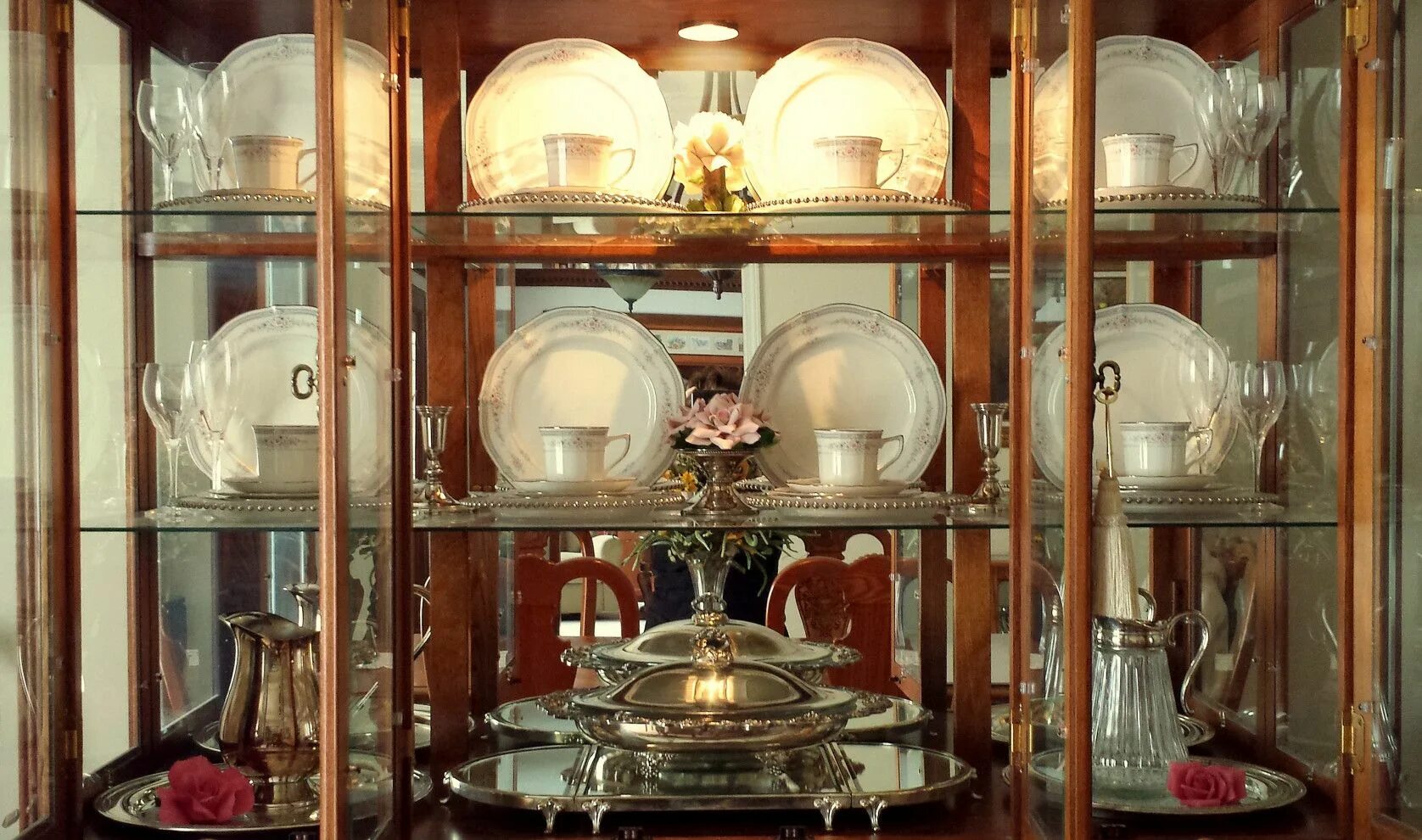 Посуда в витрине в гостиной фото 77+ How to Display China Cabinet - Kitchen Design and Layout Ideas Check more at