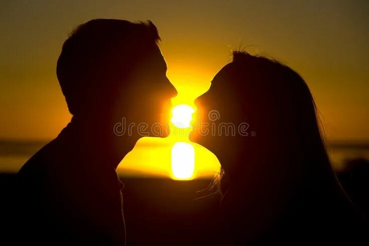 Поцелуй солнца фото Sunset Kiss stock photo. Image of married, adults, happy - 9454102 Sunset, Photo