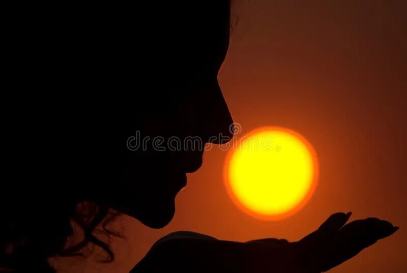 Поцелуй солнца фото Sun kissing stock image. Image of beautiful, meditating - 2982855