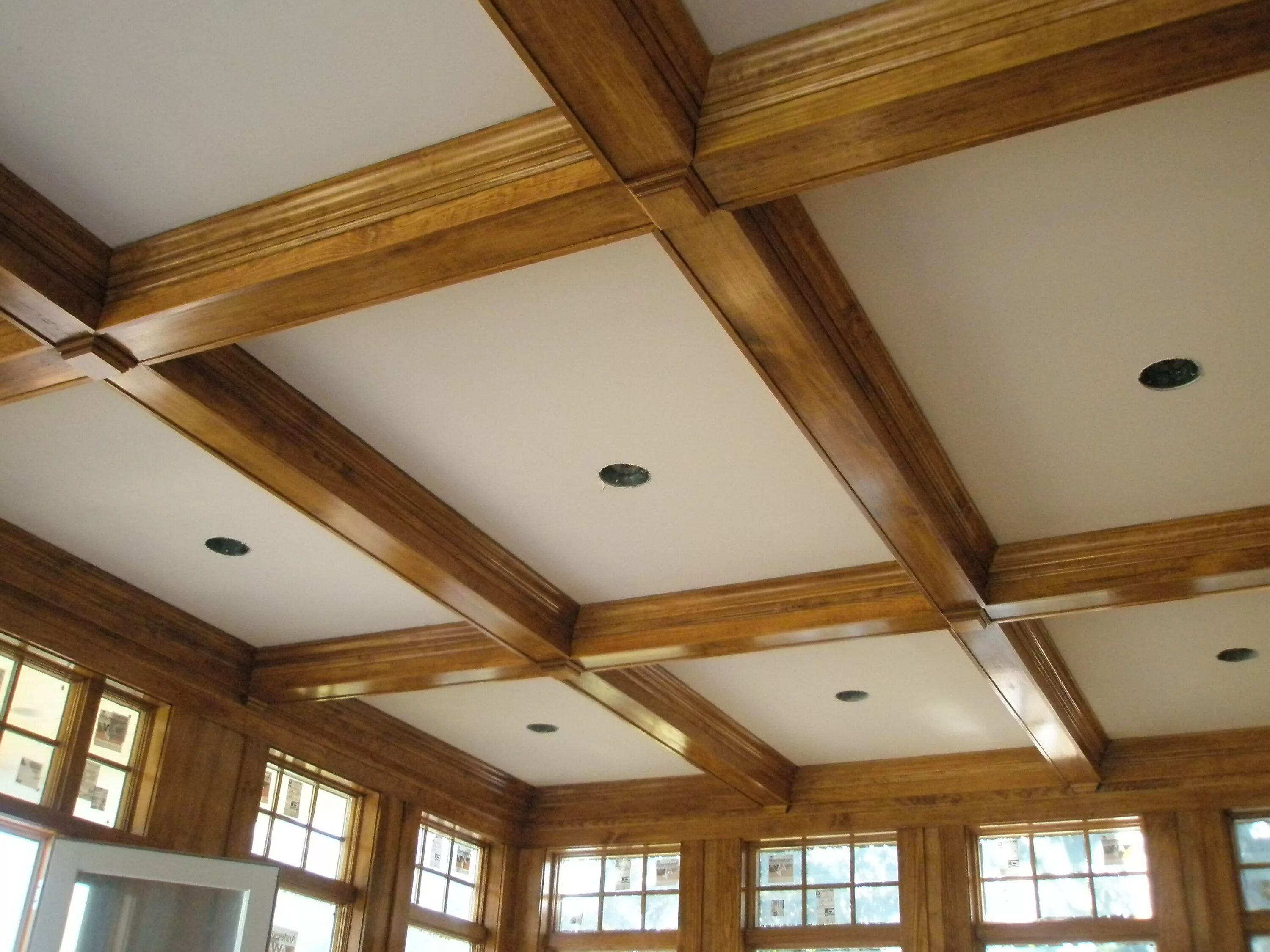 Потолки из дерева фото Really cool trim work to define a ceiling... "coffered ceiling" False ceiling de