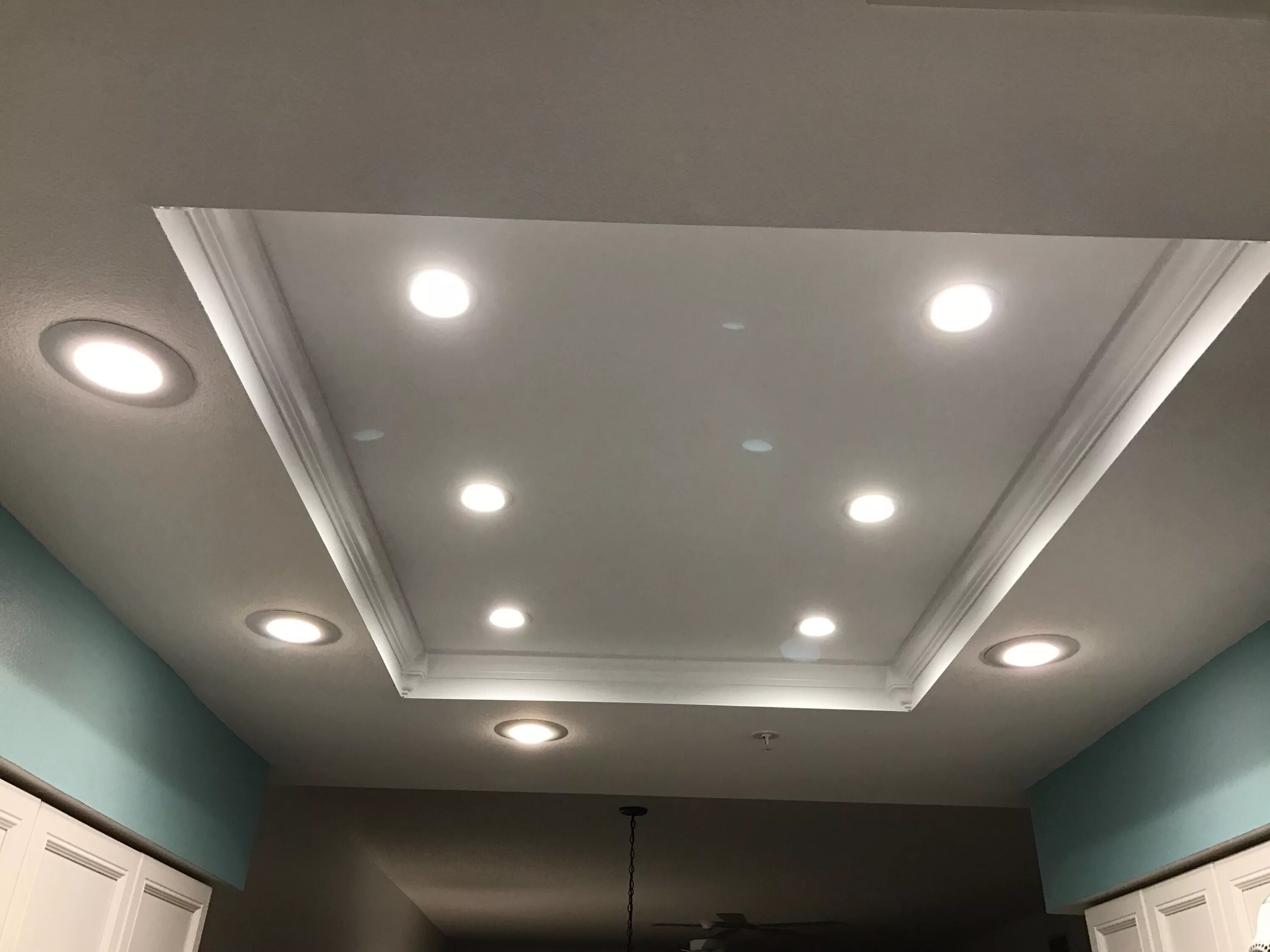 Потолочная потолки фото Remodeled fluorescent dome light in condo kitchen. Six 3.5 inch LED lights in ce