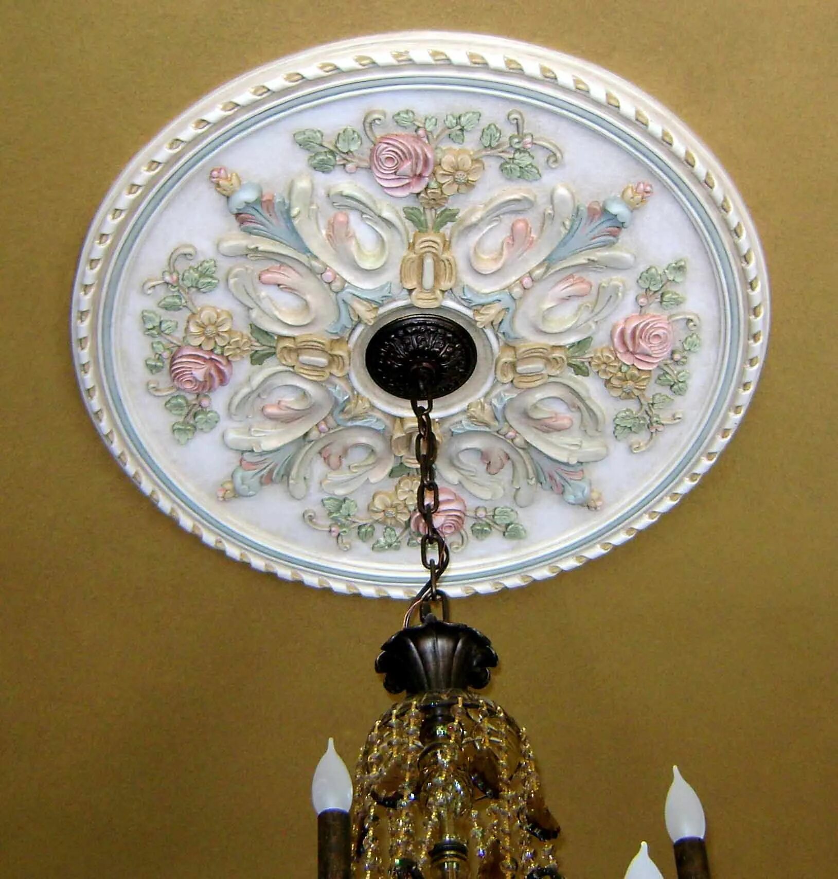 Потолочная розетка под люстру в интерьере Painted Ceiling Medallion by Jeff Huckaby Painted ceiling, Ceiling medallions, C