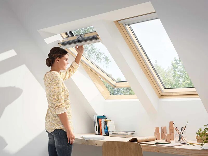 Потолочное окно фото Velux WoodLine Дизайн GLL 1061 - ручка сверху купить в Орехово-Зуево, Шатуре, Па