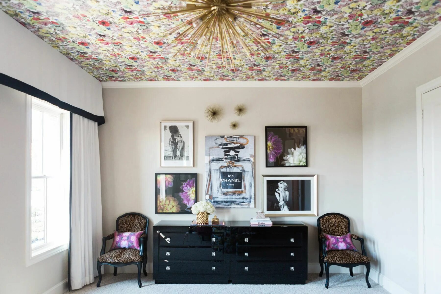 Потолочные обои на кухню фото Dallasite’s Dream Home Bedroom design, Bedroom ceiling wallpaper, Home bedroom