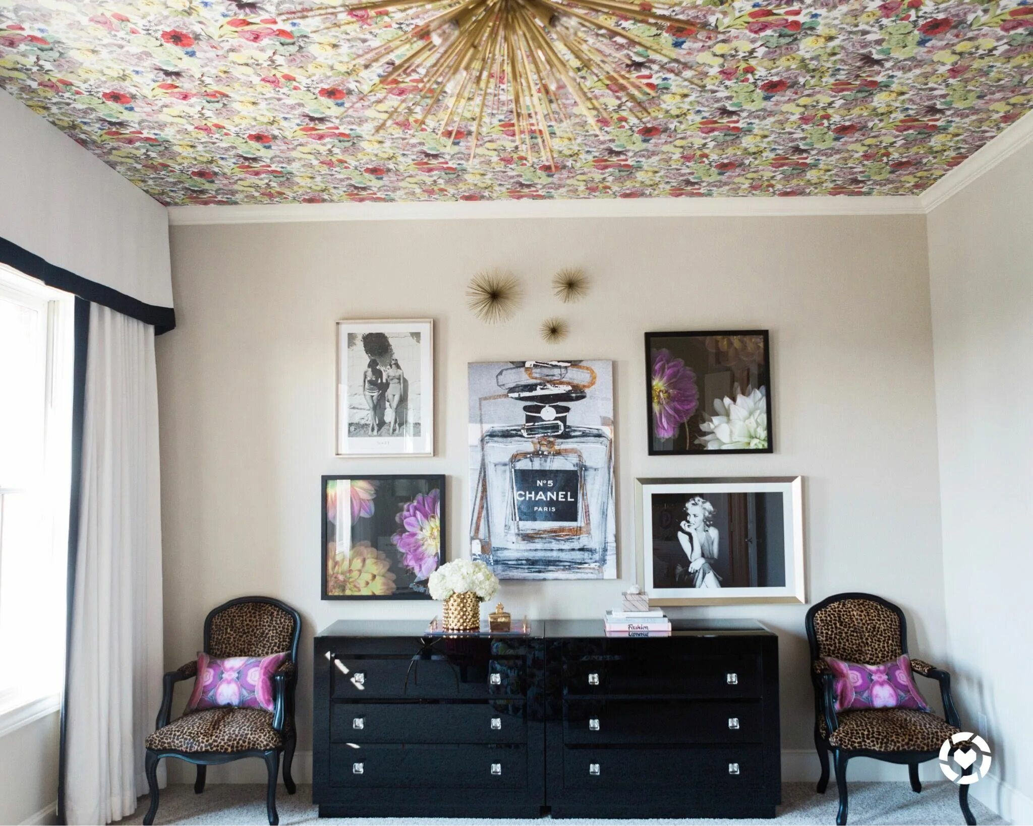 Потолочные обои в интерьере Black, pink and leopard! Home, Wallpaper ceiling, Geometric removable wallpaper