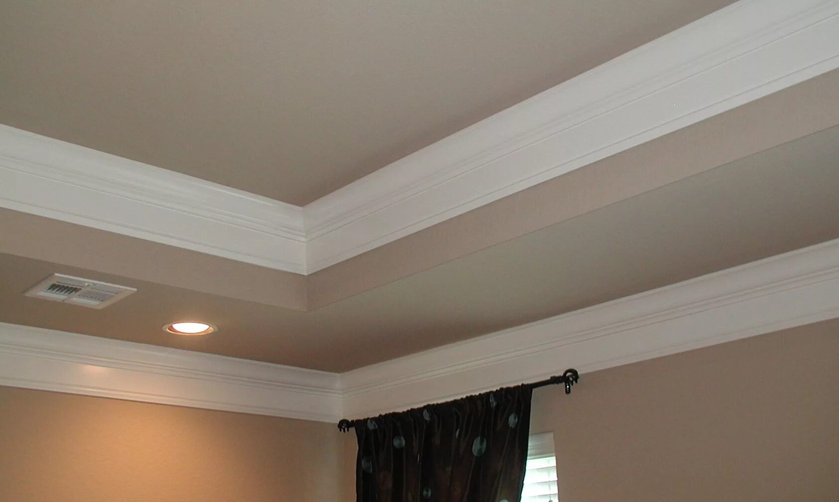 Потолочные плинтуса для натяжных потолков фото Tray Ceiling Ideas: Add Crown Molding for a Stylish Finish