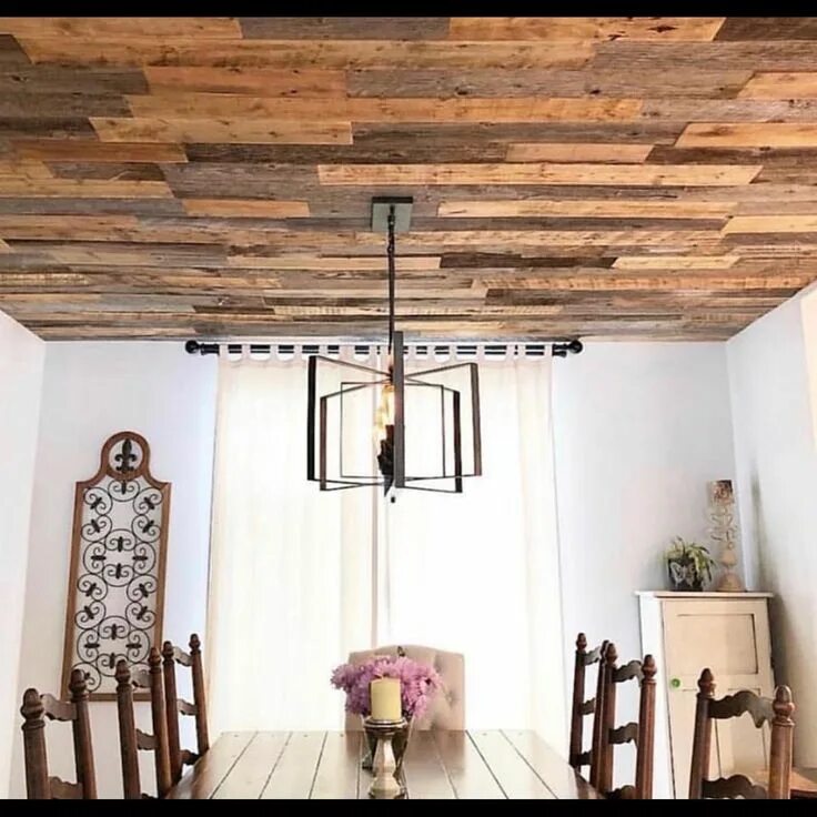 Потолок из дерева своими руками фото Reclaimed barn board ceiling Farmhouse style decorating, Ceiling lights, Home de