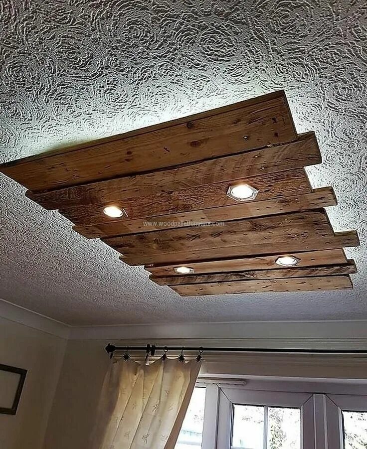 Потолок из дерева своими руками фото Wood Pallets Wall And Roof Lighting Art Деревянные потолки, Деревенский дизайн к